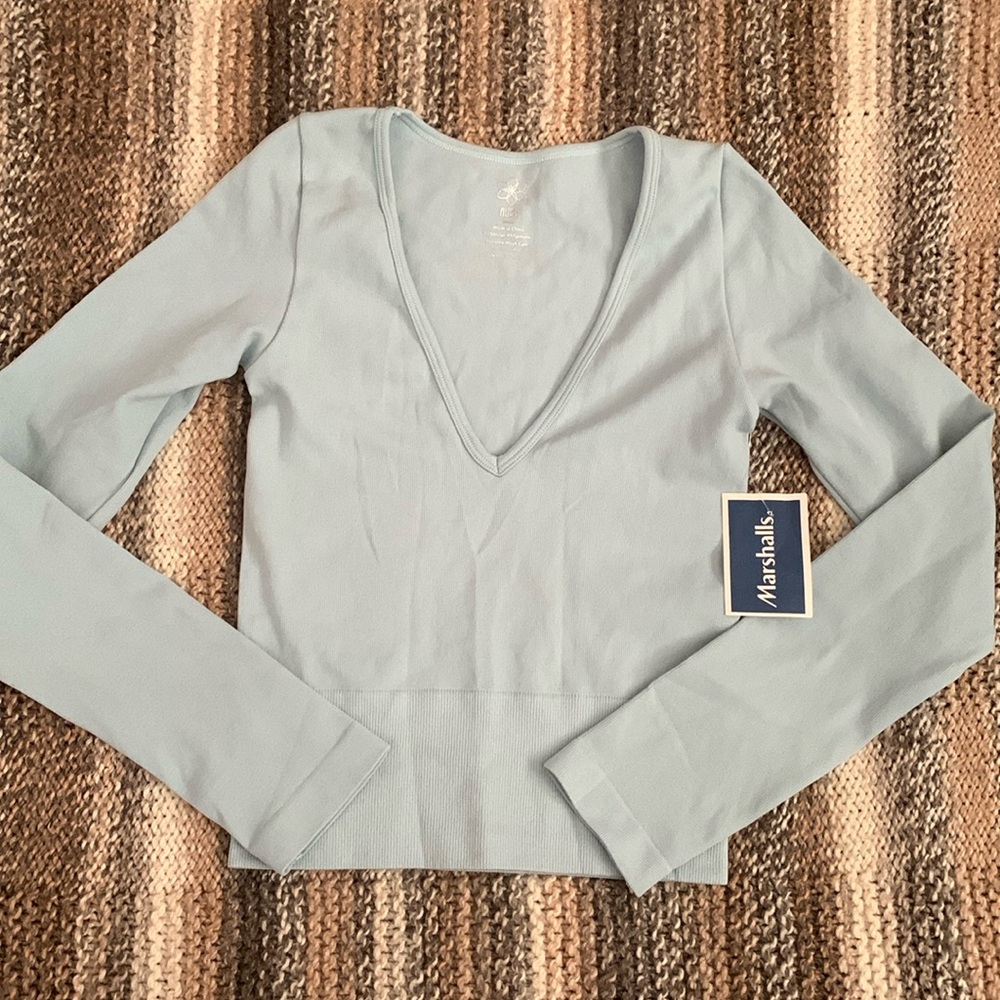 NWT AURA V-Neck Long Sleeve